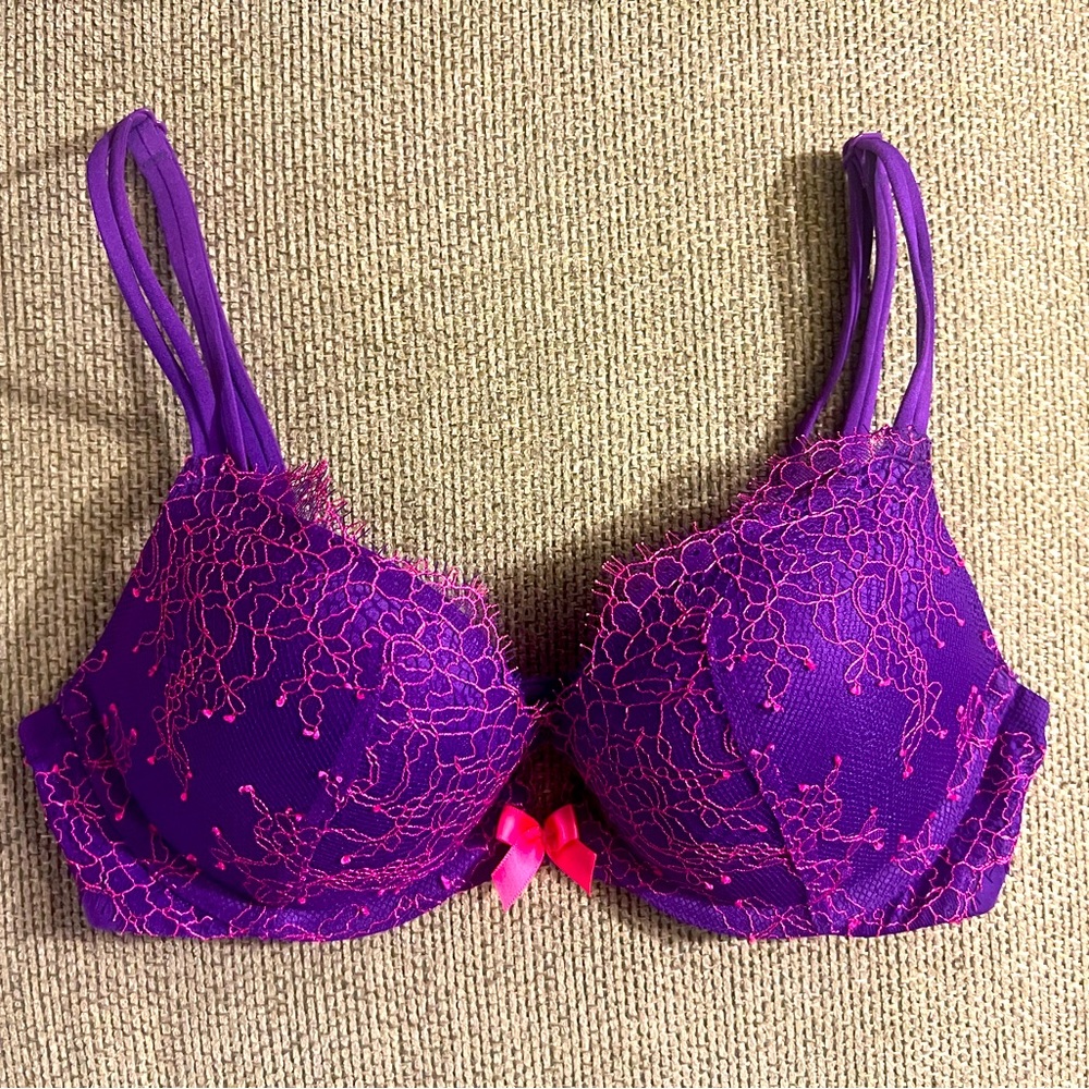 Victoria’s Secret Very Sexy Push Up Bra 32B